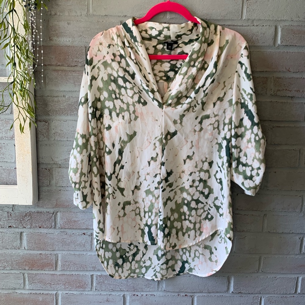 MOSSIMO WOMANS DRESS SHIRT SIZE MEDIUM